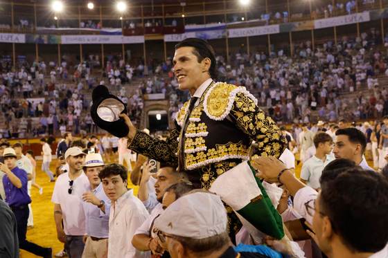 Un Morante de ensueño y una corrida de revolución de Domecq dejan escaso rigor de Alicante