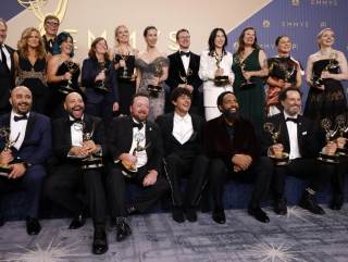 'Widow's Bay' arrasa en unos Emmy que honran la partida de grandes estrellas de Hollywood