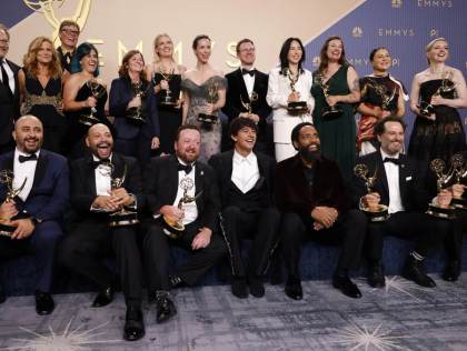 'Widow's Bay' arrasa en unos Emmy que honran la partida de grandes estrellas de Hollywood