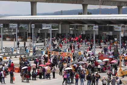 México propone fortalecer el sistema de pensiones pero maestros continúan la protesta