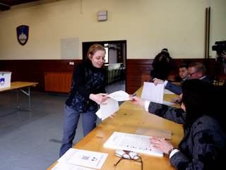 Alta participación en las legislativas eslovenas tras un escándalo por injerencia israelí