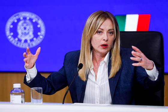 Meloni "se fía" de su ministro de Justicia en el polémico indulto a la amiga de Berlusconi