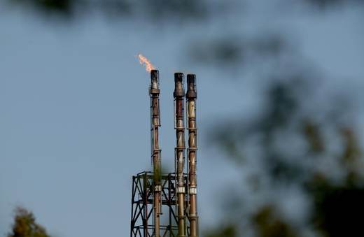El petróleo de brent baja un 0,38 %, hasta 76,01 dólares, pendiente del estrecho de Ormuz