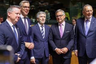 La UE reafirma estrategia migratoria más dura y mantiene debate de refugiados ucranianos