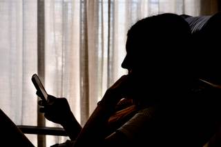 Los jóvenes británicos de 16 y 17 años tendrán toques de queda nocturnos en redes sociales