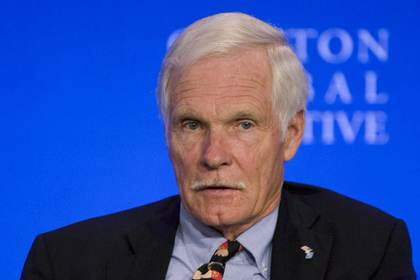 Trump elogia a Ted Turner, fundador de CNN, y carga contra la cadena por volverse "woke"
