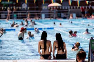 Las escuelas reducen la jornada y avisan de problemas de transporte por el calor en Inglaterra