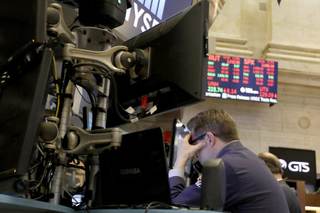 Wall Street abre en rojo y el Dow Jones cae un 1,86 % pendiente de la guerra en O. Medio