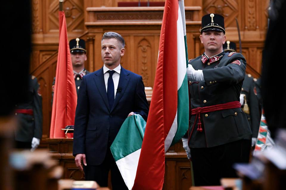 Péter Magyar abre una nueva etapa en Hungría con una toma de posesión en el Día de Europa