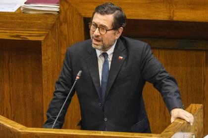Canciller dice a embajador de EE.UU. que Chile no busca "apoyo de nadie" para su soberanía