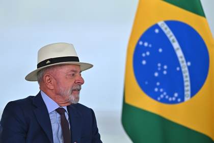 Lula supera a Flávio Bolsonaro en nuevo sondeo, aunque persiste el empate técnico