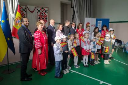 España renueva y moderniza escuelas ucranianas dañadas por las fuerzas rusas