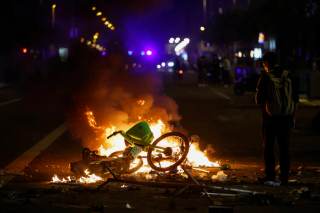 Un centenar de detenidos en una tarde de disturbios en una protesta juvenil en Barcelona