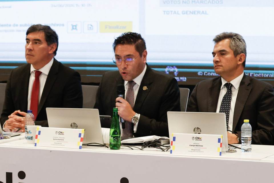 De la Espriella es proclamado presidente electo de Colombia y Cepeda liderará la oposición