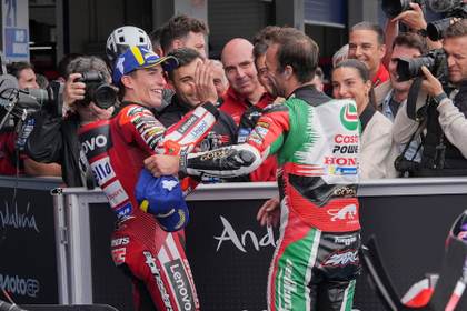 Marc Márquez (Ducati) se hace con la 'pole' en el asfalto mojado del Circuito de Jerez