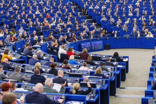 La Eurocámara aboga por reequilibrar economía con China en "punto crítico" de su relación