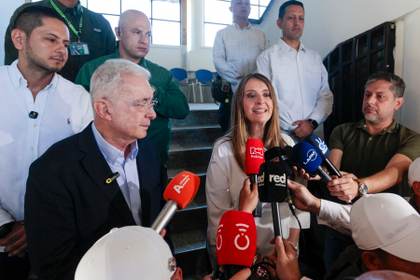 El expresidente Uribe pierde el liderazgo electoral de la derecha colombiana tras 24 años