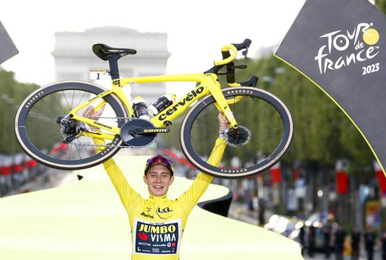 El equipo Visma estrenará un maillot inspirado en Gaudí para el Tour de Francia