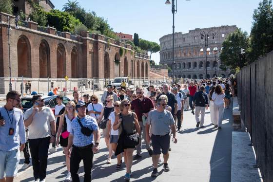 Desconcierto y pesar en el Coliseo de Roma tras su cierre por la muerte de un trabajador