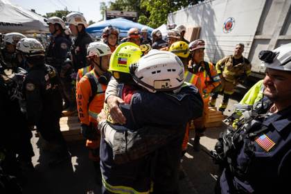 "Para nosotros es un milagro": rescatistas que salvaron a Hernán tras 8 días sepultado