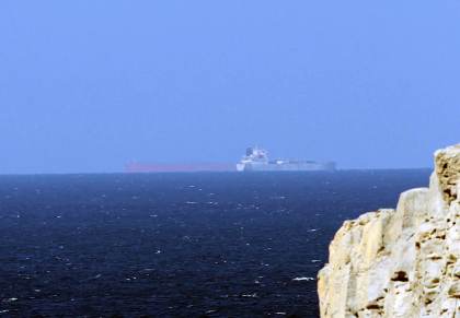 Irán dice haber atacado dos buques y base de EEUU en Jordania y 18 petroleros y barcos