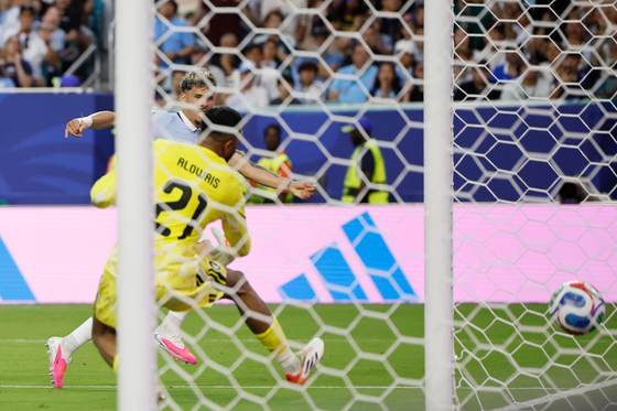 1-1. Uruguay evita otro milagro de Arabia Saudí