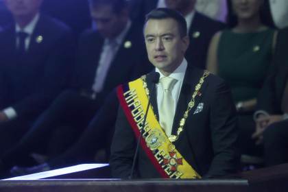 El presidente de Ecuador anuncia una próxima "gran compra de medicinas" en el exterior