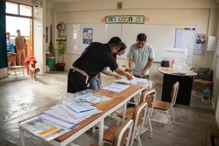 Empresa dice que cumplió con repartir material de elecciones en Perú y exige disculpas