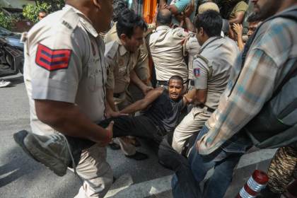 Varios heridos y más de 1.000 detenidos en la protesta paralizada de la generación Z india