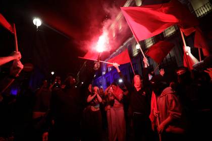Los acampados vuelven a Sol y las manifestaciones se multiplican por el territorio español