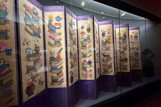 El museo Guimet descubre las bibliotecas en trampantojo del arte coreano
