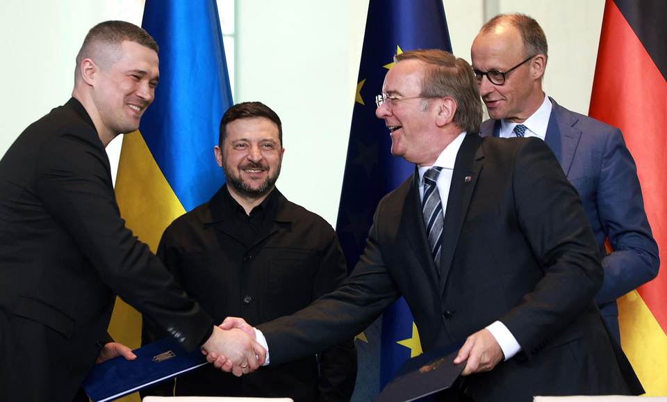 Alemania y Ucrania firman acuerdos que financiarán cientos de misiles para Patriot