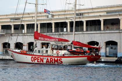 El velero Astral de Open Arms vuelve a La Habana con siete toneladas de ayuda