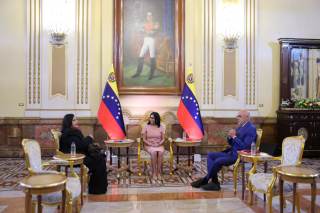 Delcy Rodríguez se reúne con los jefes negociadores del chavismo y la oposición en diálogo