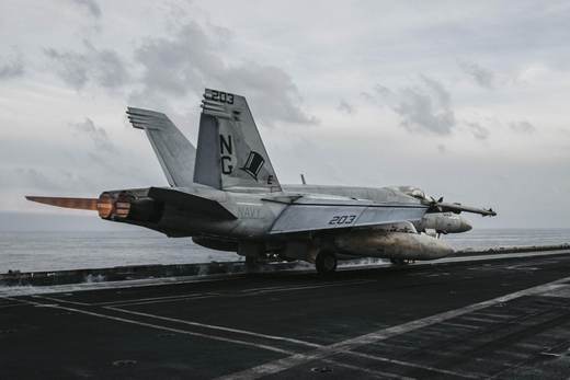 EEUU desvía dos buques comerciales tras el reinicio del bloqueo naval a Irán