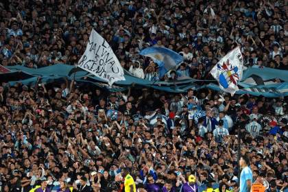 La soberanía sobre las Malvinas vuelve a la escena de la selección Argentina