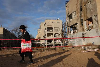 Trump da un ultimátum para abrir Ormuz mientras continúan los bombardeos en Irán e Israel