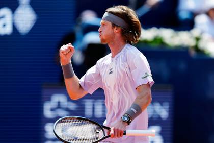 Rublev remonta ante Medjedovic y jugará su primera final en Barcelona