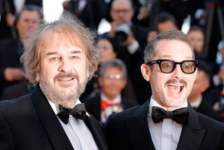 Peter Jackson, Frodo y una espectacular Joan Collins,en la primera alfombra roja de Cannes