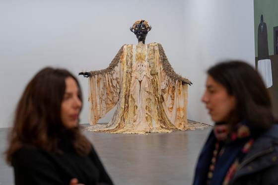 Un "beso" arquitectónico y un ratón filósofo: el New Museum de Nueva York se reinventa