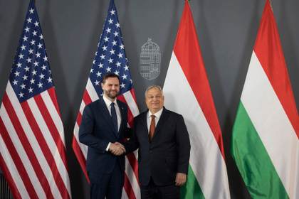 JD Vance llama a Trump desde un acto en Budapest y pide el voto para Orbán este domingo