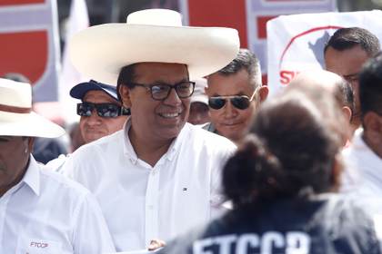 Roberto Sánchez participa en marcha de trabajadores peruanos por el Primero de Mayo