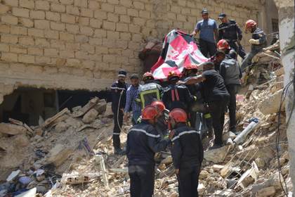 Ya son 9 los muertos del derrumbe de edificio en Marruecos y Fiscalía abre investigación