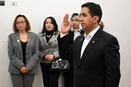 Rodrigo Paz cambia al ministro de Trabajo en medio de las protestas contra su Gobierno