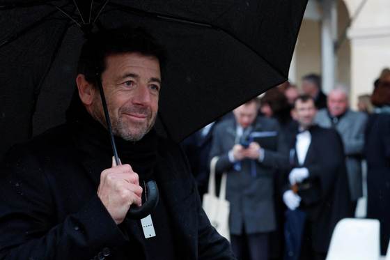 El célebre cantante francés Patrick Bruel, imputado por violación y otros delitos sexuales