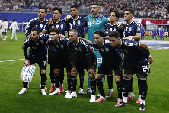 'Dibu' Martínez supera a Fillol como el portero argentino con más presencias en mundiales