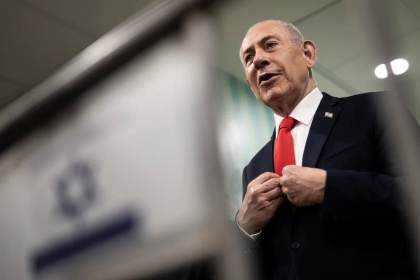 Netanyahu ganaría las elecciones pero el bloque opositor le supera en escaños, según sondeos