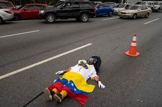Sindicatos llaman a protestar por elecciones en Venezuela a 5 meses de captura de Maduro