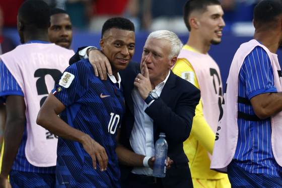 Deschamps: "No voy a criticar a Paraguay, cada equipo juega como quiere"
