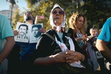 "Que digan dónde están": cientos de miles piden justicia en 50 aniversario de la dictadura